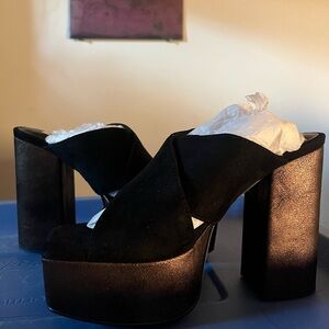 Cute chunky Steve Madden Platform Sandals